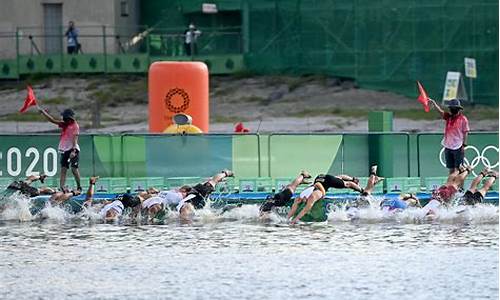 东京奥运会铁人三项选手集体呕吐 冠军爬着领奖_东京奥运会铁人三项呕吐